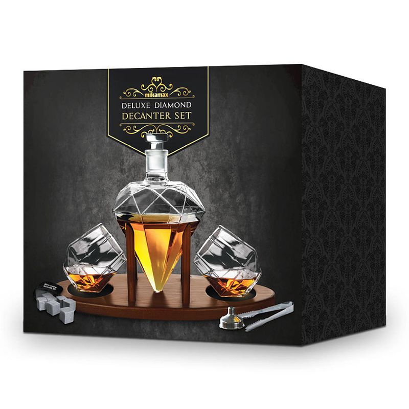 Foto van Diamant whiskey decanter - deluxe uitvoering - houten plateau - incl. whiskey glazen, whiskey stones, trechter en