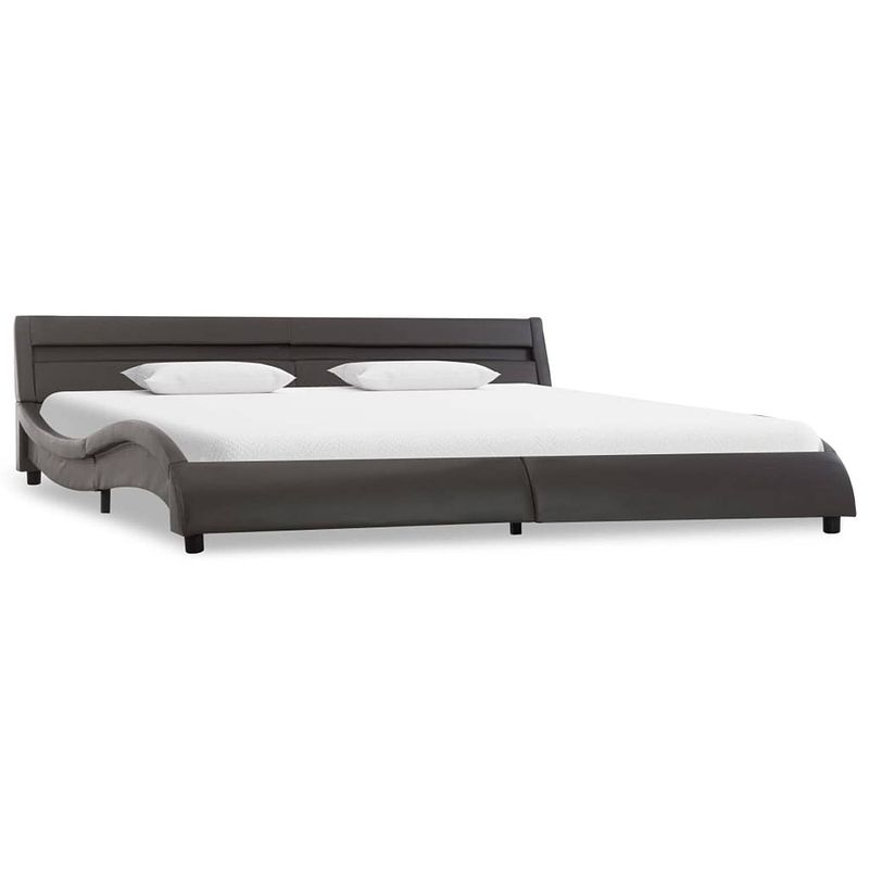 Foto van The living store bedframe - grijs - kunstleren bekleding - 225x190x57 cm - geschikt voor matras van 180x200 cm -