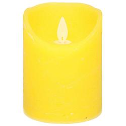 Foto van 1x gele led kaarsen / stompkaarsen met bewegende vlam 12,5 cm - led kaarsen
