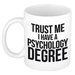 Foto van Trust me psychology degree kado mok / beker wit - psychologie geslaagd / afstudeer cadeau - feest mokken