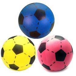 Foto van Speelgoed set van 3x stuks foam soft voetballen in 3x verschillende kleuren 20 cm - voetballen