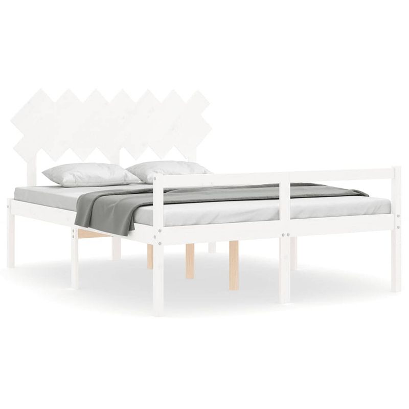 Foto van The living store massief grenenhouten bedframe - wit - 195.5 x 145.5 x 80.5 cm - inclusief multiplex lattenbodem -