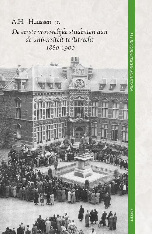 Foto van De eerste vrouwelijke studenten aan de universiteit te utrecht 1880 - 1900 - a.h. huussen jr. - paperback (9789464624717)