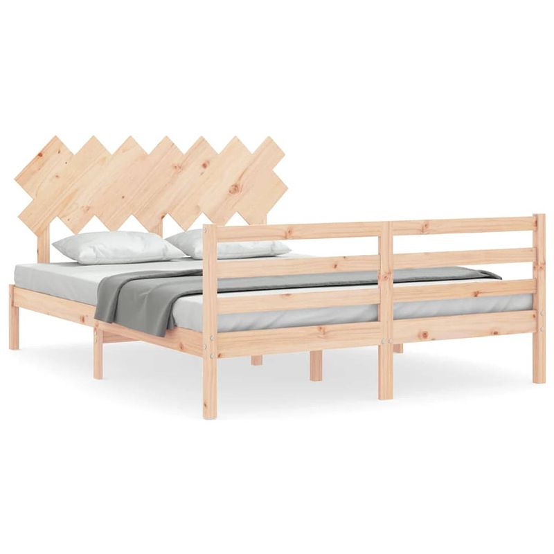 Foto van The living store bedframe met hoofdbord massief hout 140x200 cm - bed