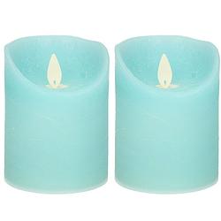 Foto van 2x aqua blauwe led kaarsen / stompkaarsen met bewegende vlam 10 cm - led kaarsen