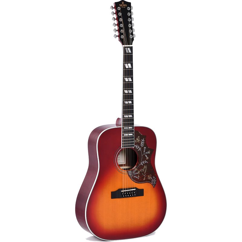 Foto van Sigma guitars dm12-sg5 vintage cherry sunburst gloss 12-snarige elektrisch-akoestische westerngitaar met softcase