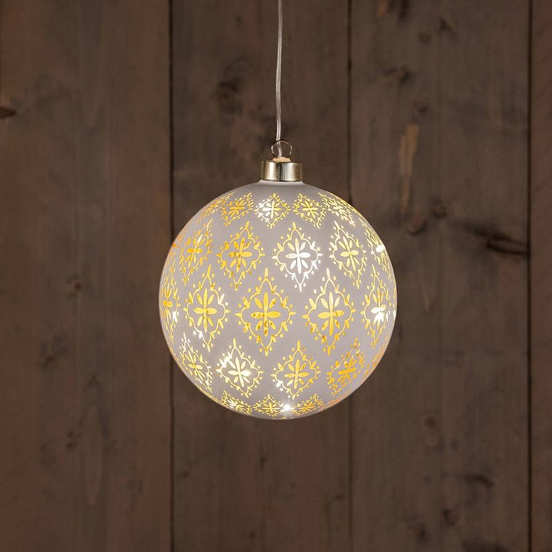 Foto van Anna'ss collection - b.o.t. glass ball baroque matt white 15 cm 12led warm white