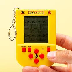 Foto van Pac-man spelcomputer met sleutelhanger
