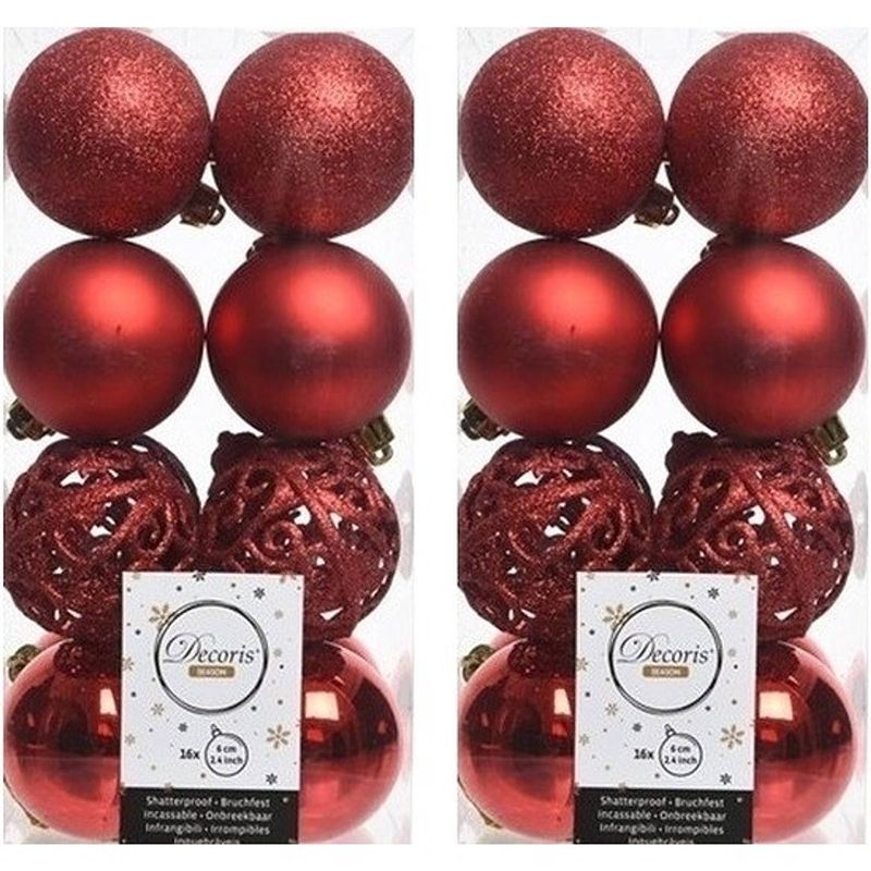 Foto van 32x kunststof kerstballen mix kerst rood 6 cm kerstboom versiering/decoratie - kerstbal