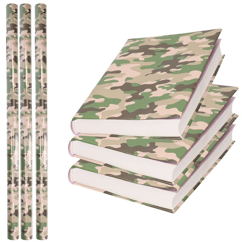 Foto van 3x rollen kadopapier / kaftpapier 200 x 70 cm - camouflage groen - kaftpapier voor schoolboeken / boekenkaften