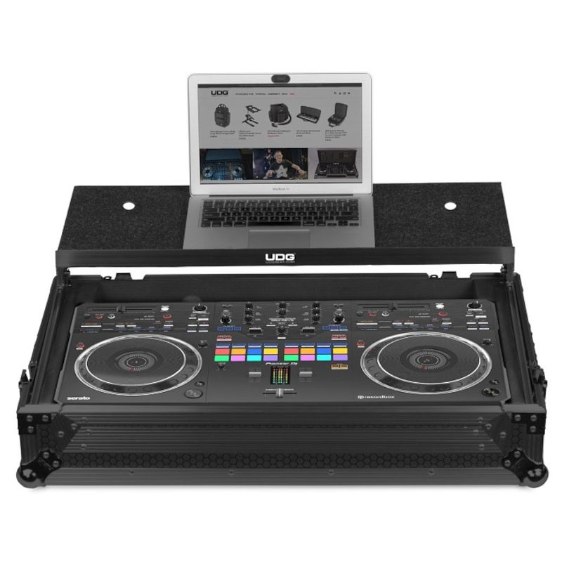 Foto van Udg ultimate flight case pioneer ddj-rev5 black plus met laptop-plateau