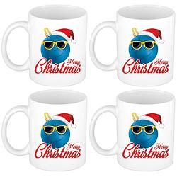 Foto van Set van 4x stuks merry christmas kerstcadeau kerstmokken blauwe kerstbal met kerstmuts 300 ml - bekers