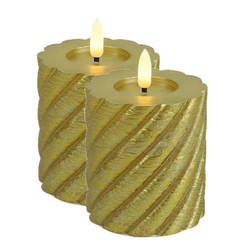 Foto van Countryfield led kaars/stompkaars - 2x - goud - d7,5 x h8 cm - timer - led kaarsen