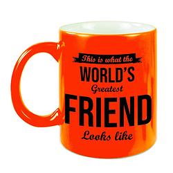 Foto van Worlds greatest friend cadeau koffiemok / theebeker neon oranje 330 ml - feest mokken