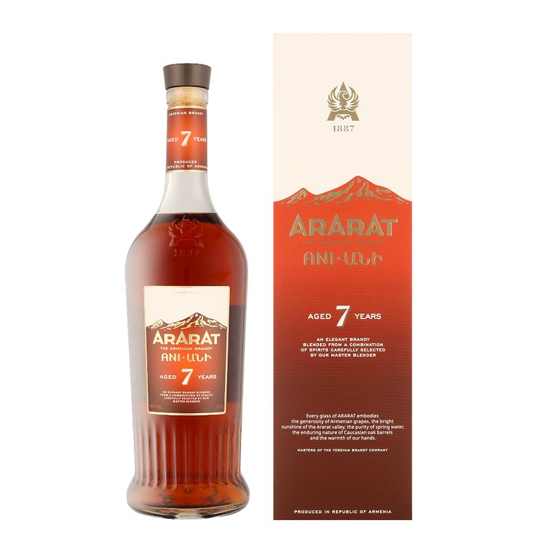 Foto van Ararat 7 years ani-urt 70cl + giftbox