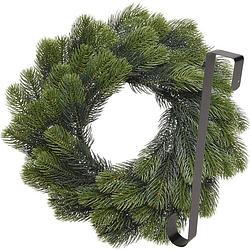 Foto van Kerstkrans 50 cm - groen - met zwarte hanger/ophanghaak - kerstversiering - kerstkransen