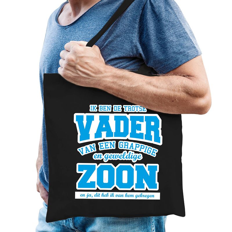 Foto van Trotse vader van geweldige zoon cadeau tas zwart voor heren - feest boodschappentassen