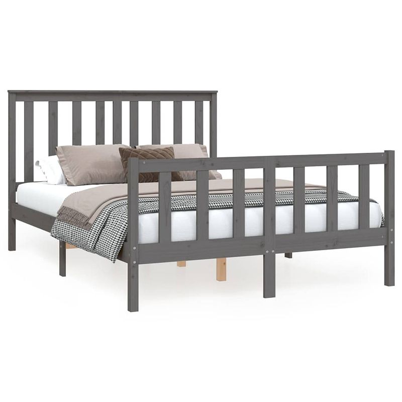 Foto van The living store klassiek grenenhouten bedframe - 205.5 x 146 x 101 cm - grijs