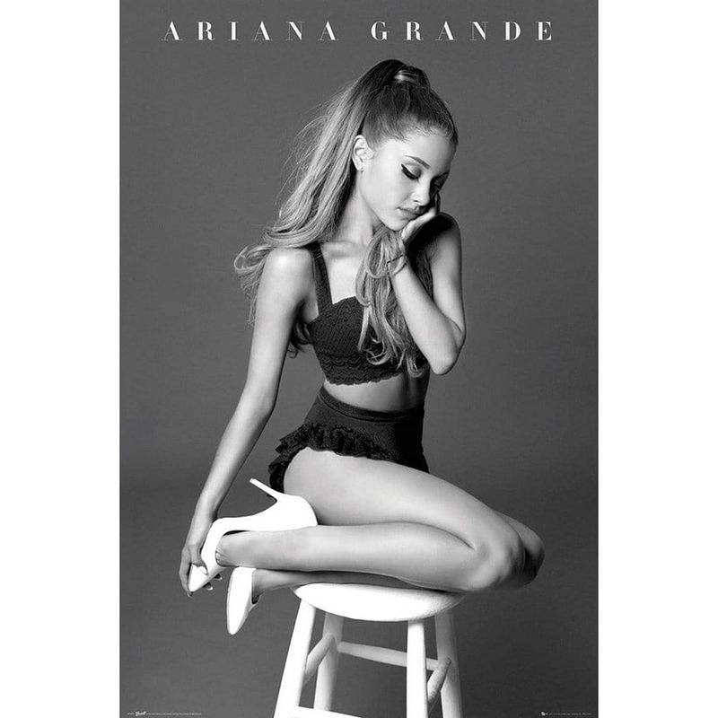 Foto van Gbeye ariana grande sit poster 61x91,5cm