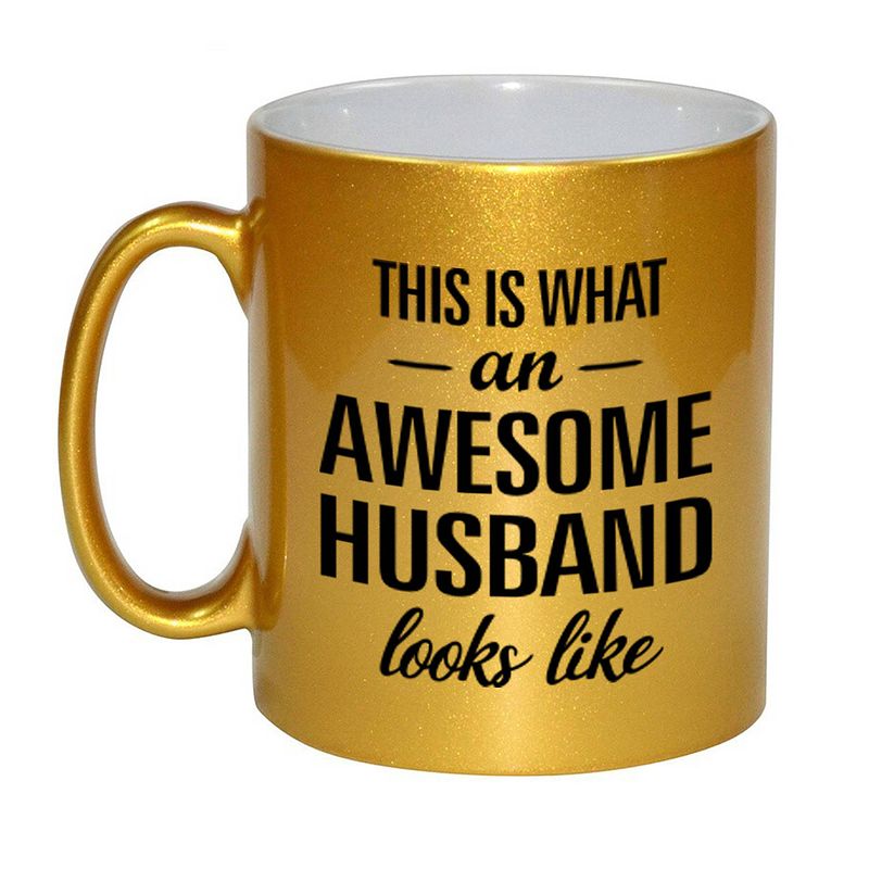 Foto van Awesome husband / echtgenoot gouden cadeau mok / beker 330 ml - feest mokken