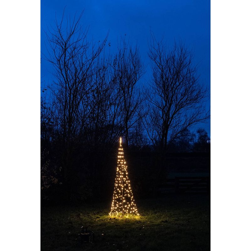 Foto van Anna'ss collection - tree with star on pole diameter70x200 cm 236 led classic warm