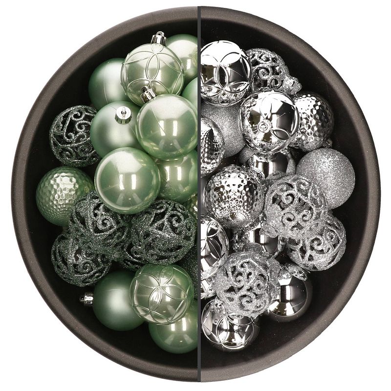 Foto van 74x stuks kunststof kerstballen mix van zilver en mintgroen 6 cm - kerstbal