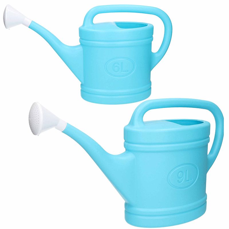 Foto van Tuin water gieters set 2x stuks van 6 en 9 liter inhoud lichtblauw - gieters