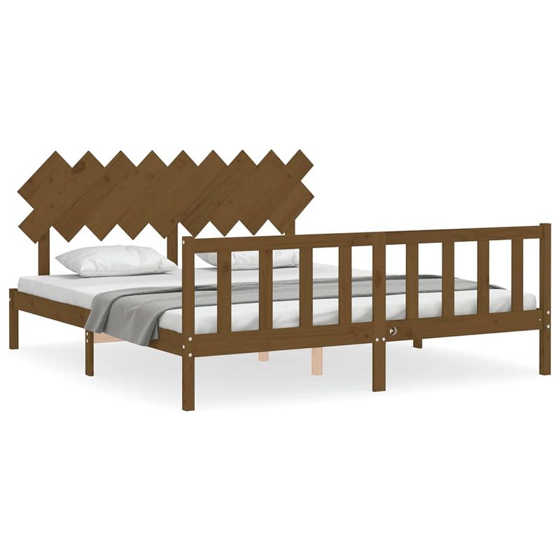 Foto van The living store bed grenenhout - bedframe - 180 x 200 cm - honingbruin