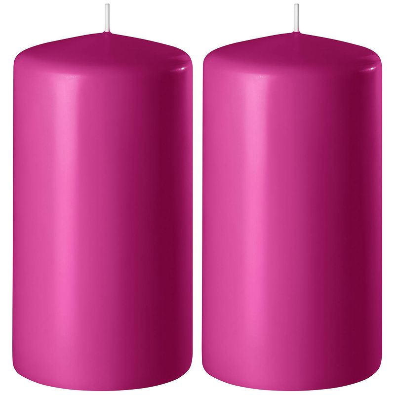 Foto van 2x kaarsen fuchsia roze 6 x 8 cm 27 branduren sfeerkaarsen - stompkaarsen