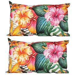 Foto van 2x bank/sier kussens gekleurd met tropische bloemen print voor binnen en buiten 50 x 30 cm - sierkussens