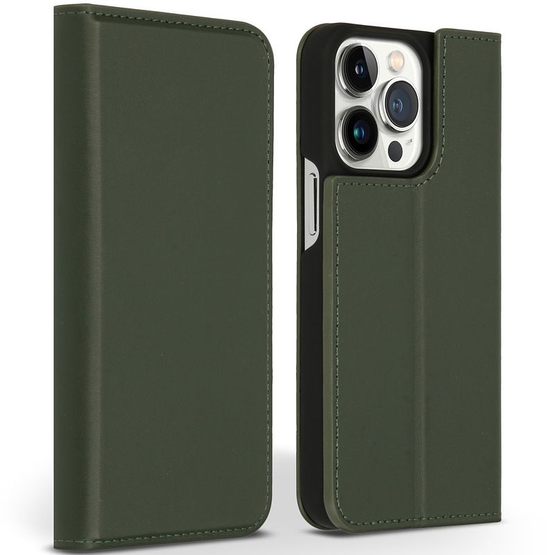 Foto van Accezz premium leather slim book case voor apple iphone 13 pro telefoonhoesje groen