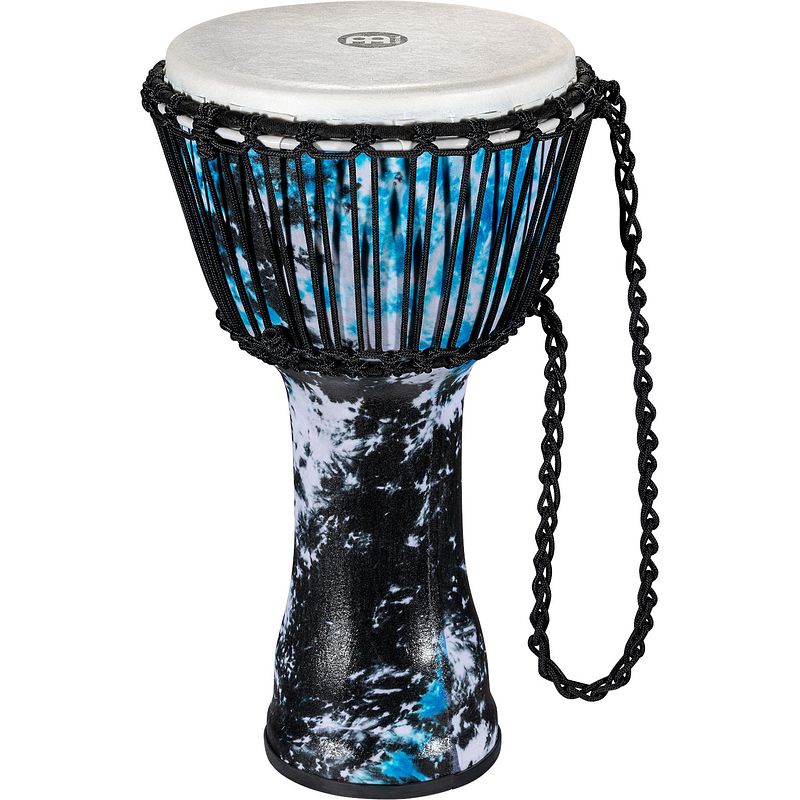 Foto van Meinl padj8-m-f rope tuned travel series galactic blue tie dye 10 inch djembe