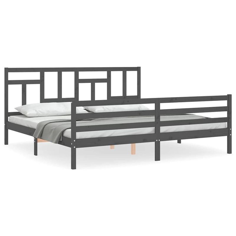 Foto van The living store bedframe - massief grenenhout - grijs - 205.5 x 185.5 x 100 cm - multiplex lattenbodem