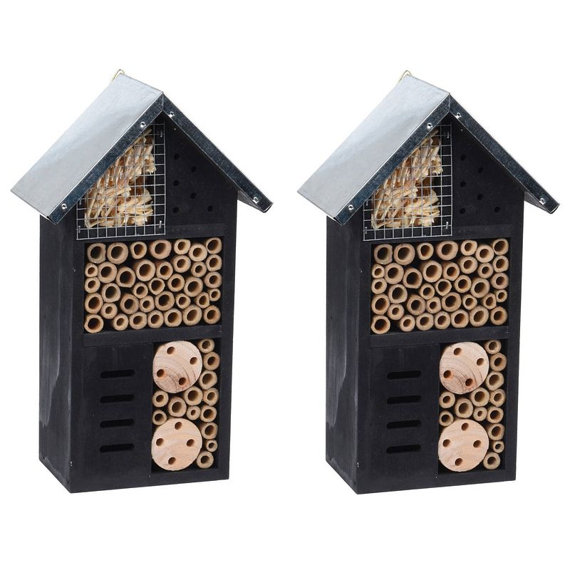 Foto van 2x stuks insectenhotel zwart huisje met metalen dak 26 cm - insectenhotel