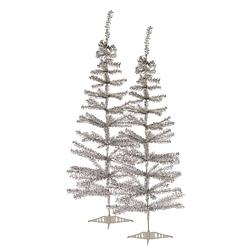 Foto van 2x stuks kleine zilveren kerstbomen van 120 cm - kunstkerstboom