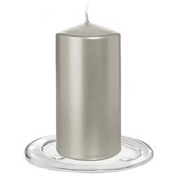 Foto van Trend candles - stompkaarsen met glazen onderzetters set van 2x stuks - zilver metallic 6 x 12 cm - stompkaarsen