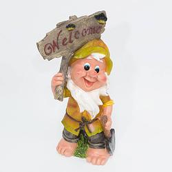 Foto van Oosterik home - tuinkabouter met welcome bord en schop