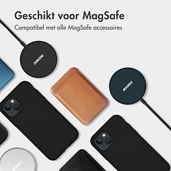 Foto van Accezz liquid silicone backcover met magsafe iphone 15 pro max telefoonhoesje zwart