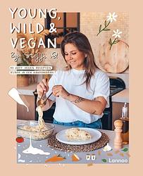 Foto van Young, wild & vegan - steffi quisquater - hardcover (9789401485999)