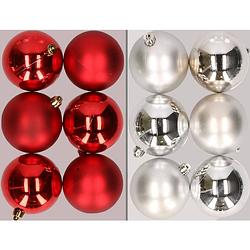 Foto van 12x stuks kunststof kerstballen mix van rood en zilver 8 cm - kerstbal