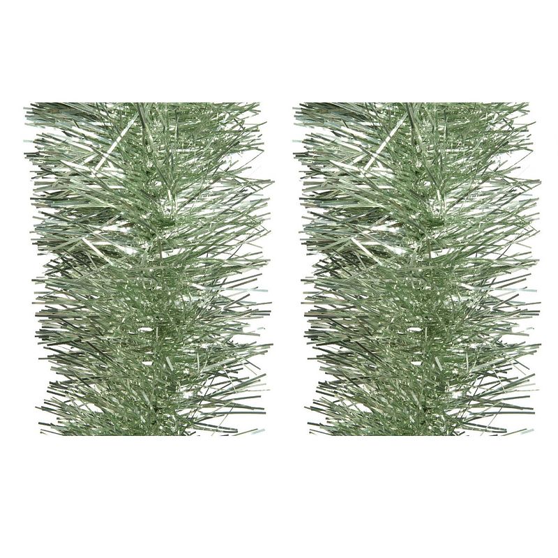 Foto van 2x stuks kerstboom slingers/lametta guirlandes salie groen (sage) 270 x 10 cm - kerstslingers