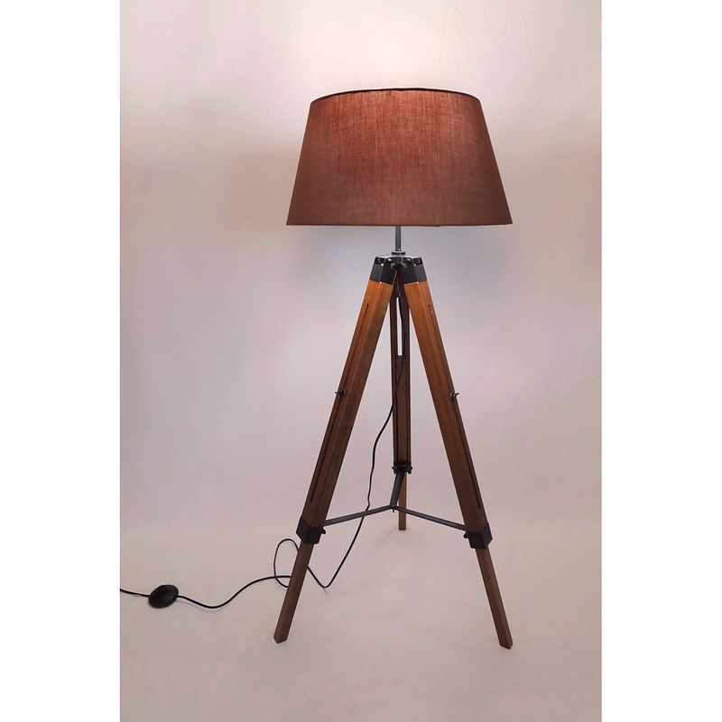 Foto van Maxxhome vloerlamp lilly - leeslamp - driepoot - hout -145 cm - e27 - led - 40w (bruin)