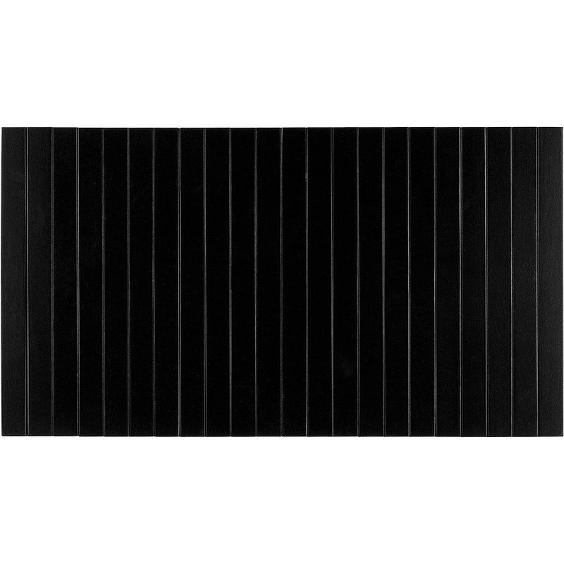 Foto van Woood flexibel dienblad zwart 36 x 45 cm - een handig plekje op de armleuning van je bank