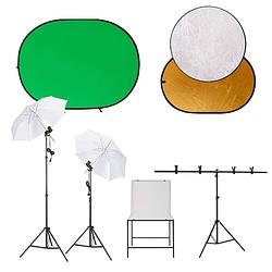 Foto van Infiori fotostudioset met achtergrondset, opnametafel en reflector