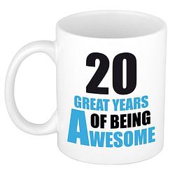 Foto van 20 great years of being awesome cadeau mok / beker wit en blauw - feest mokken