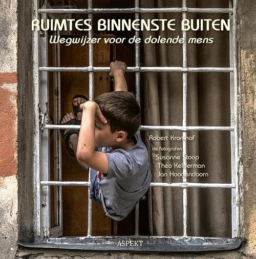 Foto van Ruimtes binnenste buiten - robert kromhof - hardcover (9789464624199)