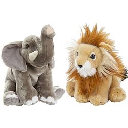 Foto van Zachte pluche knuffels 2x stuks - leeuw en olifant van 18 cm - knuffeldier