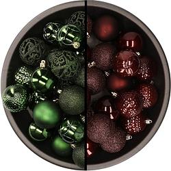 Foto van Kunststof kerstballen 74x stuks donkergroen en bruin 6 cm - kerstbal