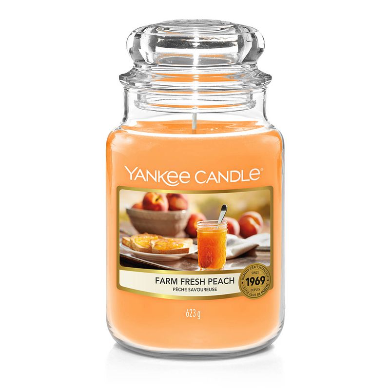 Foto van Yankee candle geurkaars large farm fresh peach - 17 cm / ø 11 cm