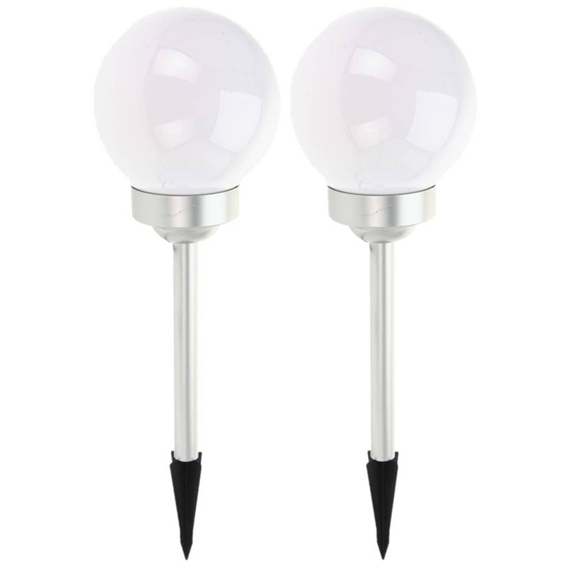 Foto van Set van 2x stuks solar tuinlampen/prikspots bol op zonne-energie 15 cm - prikspotjes